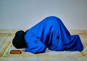 How to Pray in Islam (Simple & Detailed)